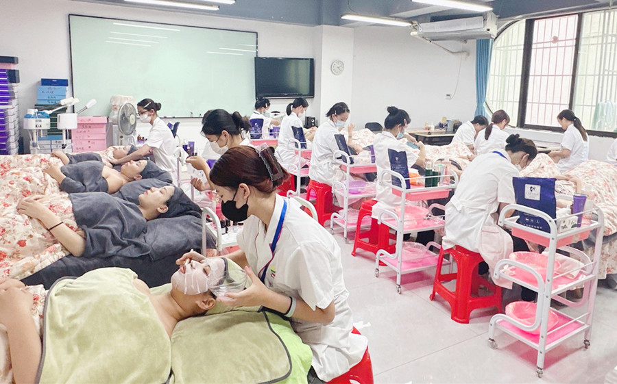 廣西美容護(hù)膚推薦：夏季肌膚老化快的原因和降溫妙招