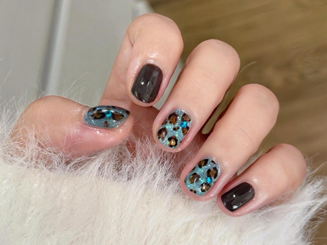 秋季豹紋美甲，南寧美甲培訓(xùn)中心分享