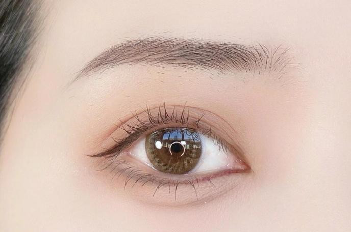 偽素顏眼妝教程，廣西化妝中心手把手教你