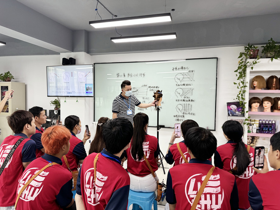 廣西南寧學(xué)美發(fā)？廣西美發(fā)學(xué)校怎么招生？