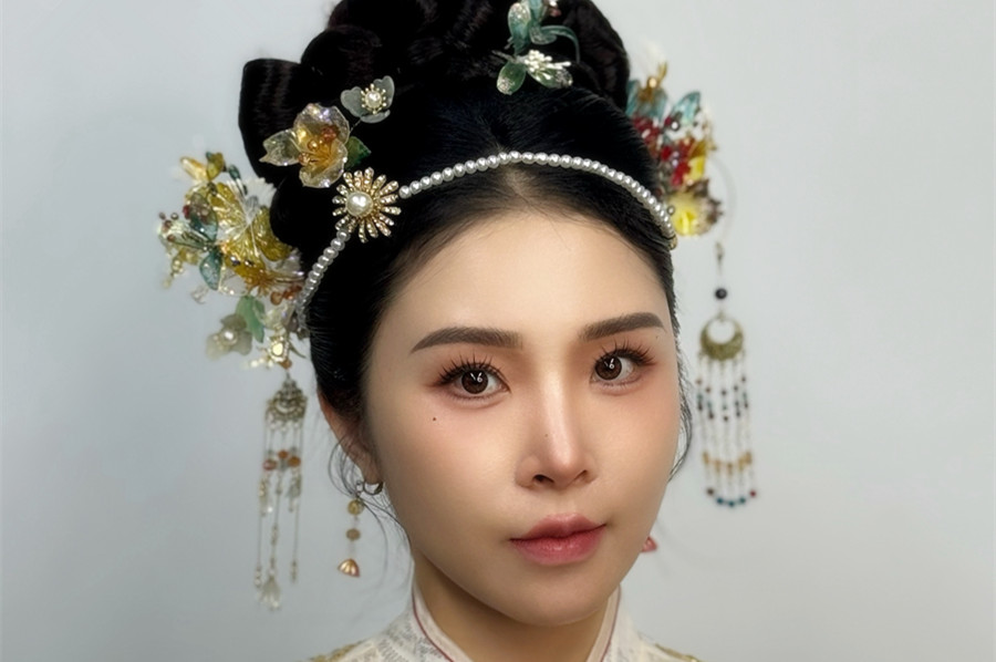 國潮新中式造型，南寧化妝新娘跟妝學(xué)校