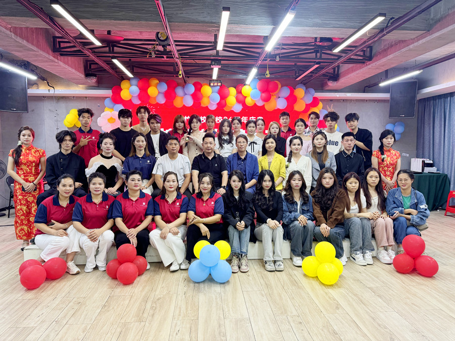 11月8日，南寧麗竹職業(yè)培訓(xùn)學(xué)校校園文化藝術(shù)節(jié)盛大舉辦