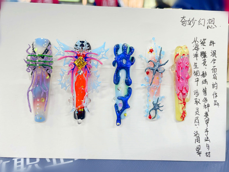 南寧學(xué)美甲零經(jīng)驗學(xué)員作品《奇妙幻想》