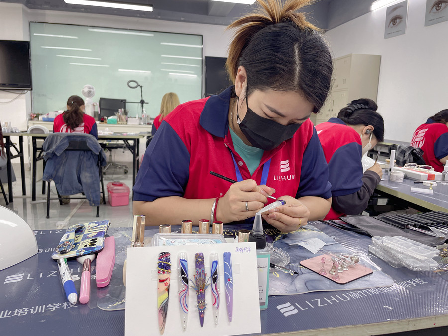 飾品彩繪美甲，南寧美甲進(jìn)修提升作品