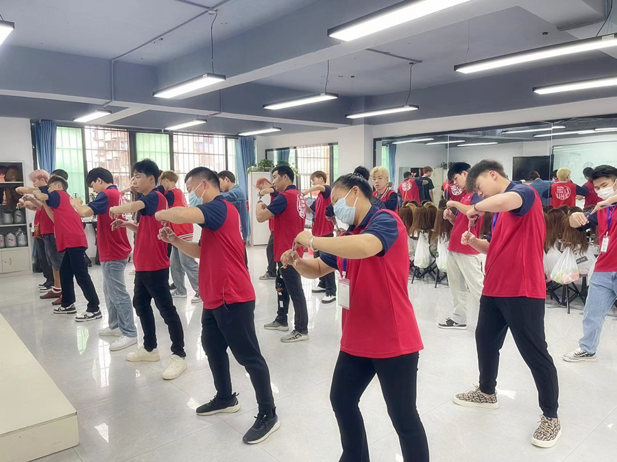 揭秘！南寧美發(fā)造型培訓(xùn)學(xué)校上課流程