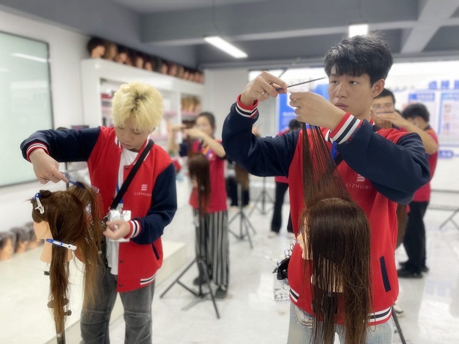 南寧理發(fā)學(xué)校：為何建議女士定期剪發(fā)？