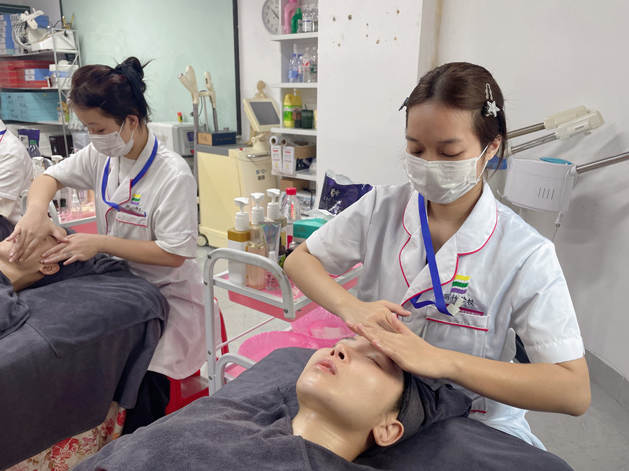 護膚三部曲有哪些項目？廣西學美容哪里便宜