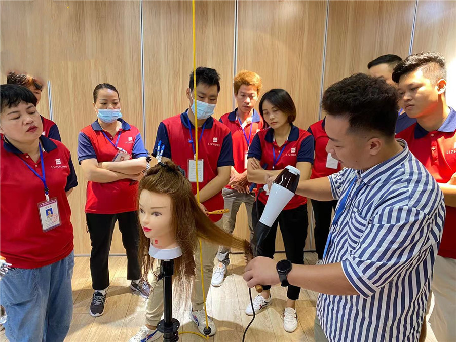 快速洗吹頭發(fā)的技巧，廣西吹風造型整理