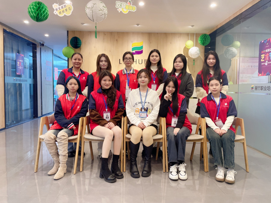 南寧美甲畢業(yè)：一個(gè)從無(wú)到有的過(guò)程