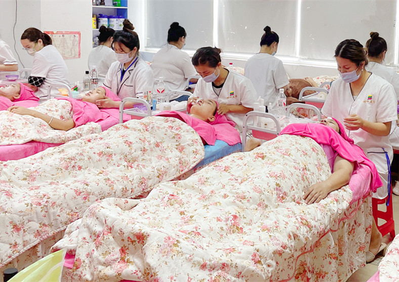 南寧皮膚管理美容：如何使用面霜護(hù)膚？