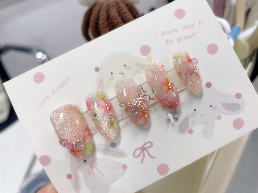 春日貓眼彩繪美甲，南寧美甲店推薦網(wǎng)紅款作品