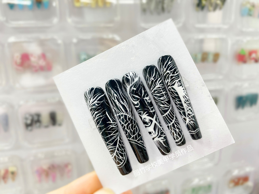 國風(fēng)線條美甲，南寧學(xué)美甲哪里專業(yè)？