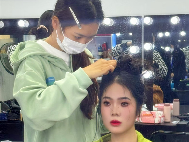 千金禮服造型，廣西高彩造型學(xué)校學(xué)員作品