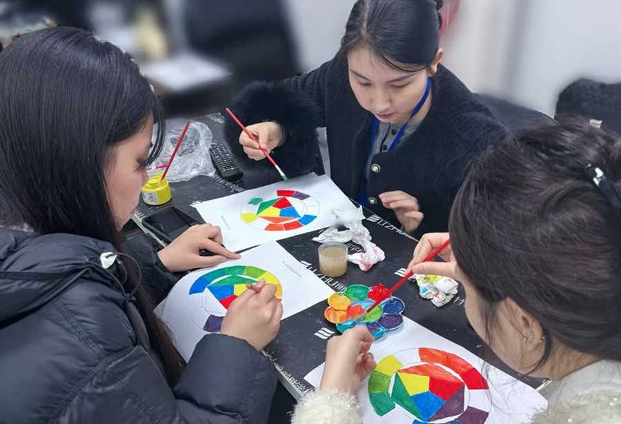 十二色相環(huán)有哪些顏色？廣西化妝基礎(chǔ)教學(xué)