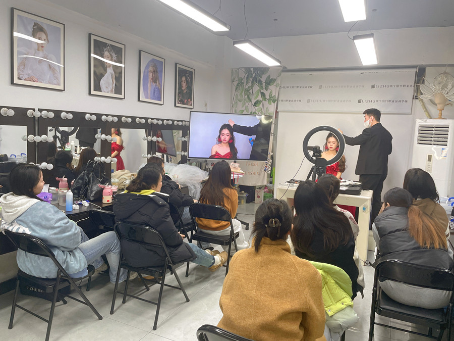 千金禮服造型教程解析，南寧新娘跟妝培訓(xùn)