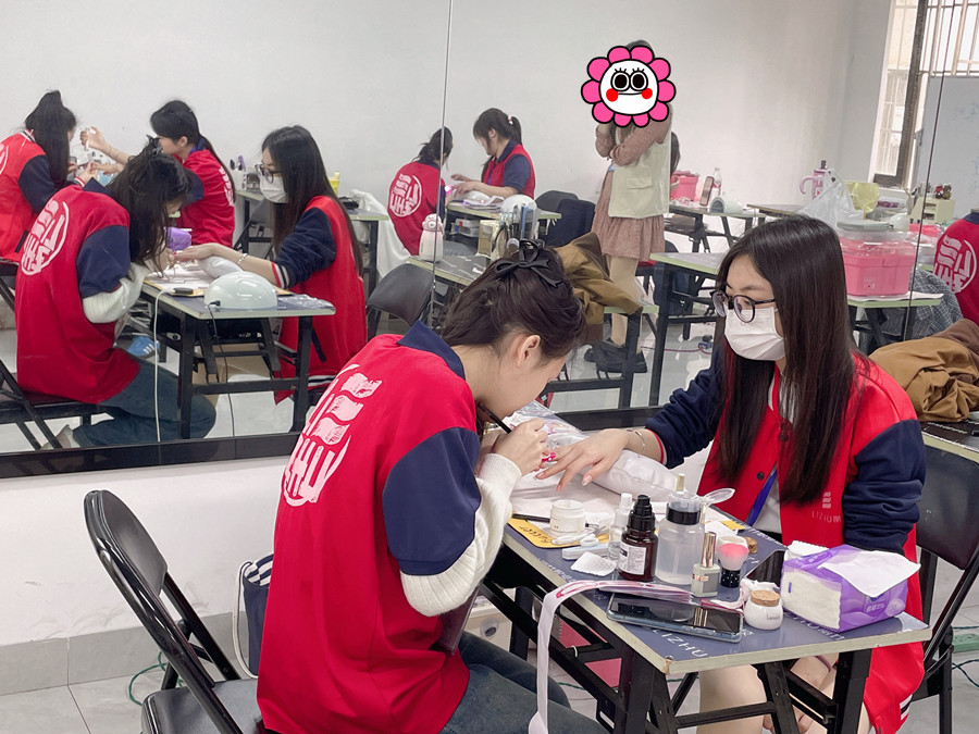 紙托光療延長(zhǎng)技巧，廣西美甲專業(yè)教學(xué)