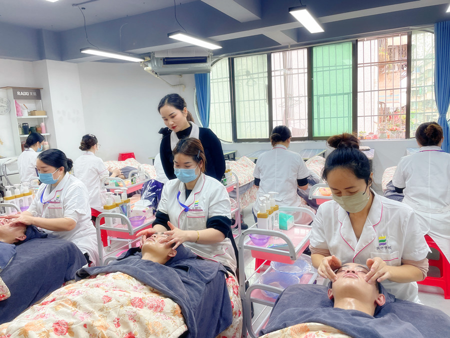 面部按摩手部操作技巧，廣西美容一對(duì)一教學(xué)