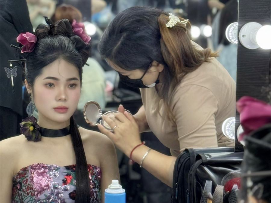 新中式妝容造型，從零學(xué)彩妝造型