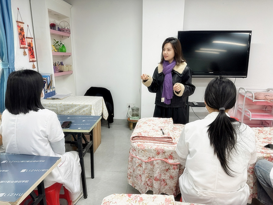 南寧美容師招聘，廣西南寧專業(yè)美容學(xué)校舉行就業(yè)宣講會