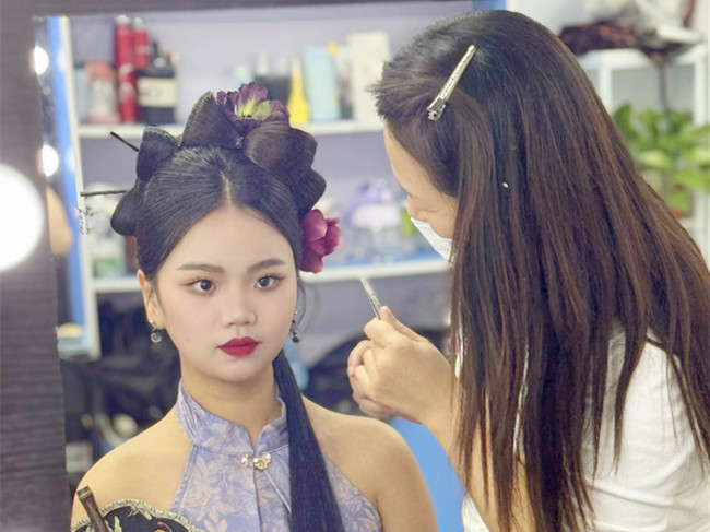 清冷新中式，南寧美妝學(xué)院零基礎(chǔ)學(xué)員作品