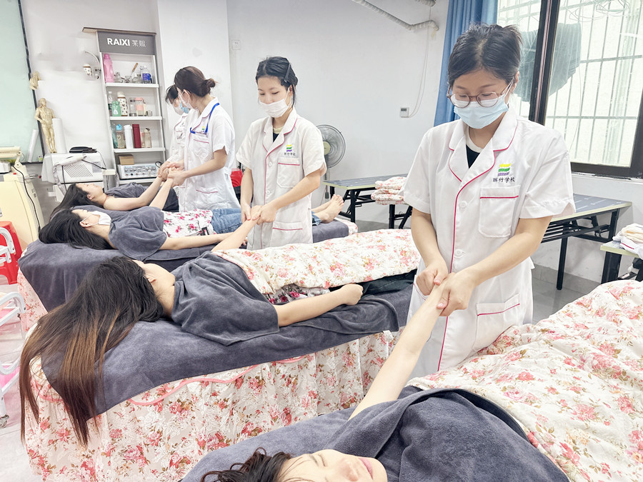 手臂按摩的好處，廣西美容美體教學(xué)