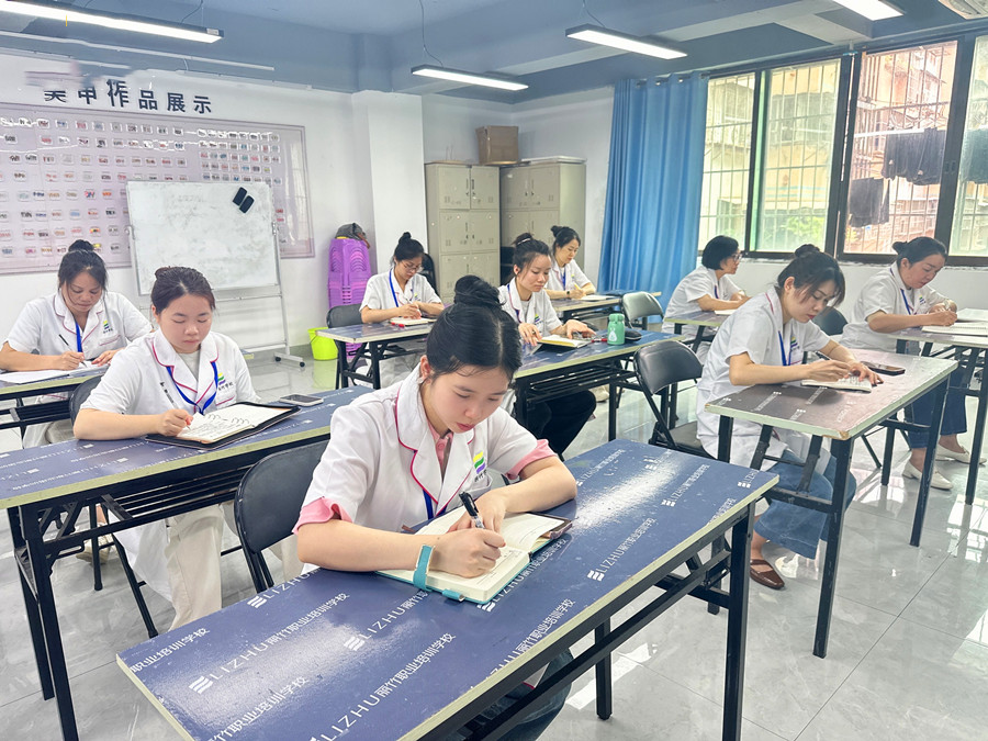 南寧學(xué)美容去哪學(xué)？麗竹學(xué)校美容專業(yè)歡迎您