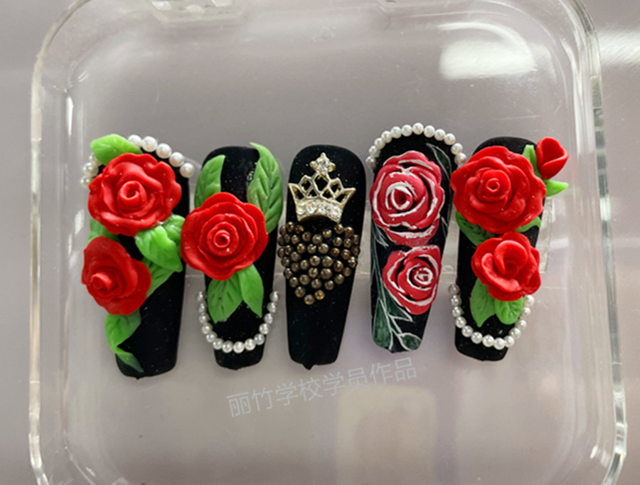 輕奢玫瑰雕花美甲，南寧美甲學校學員作品