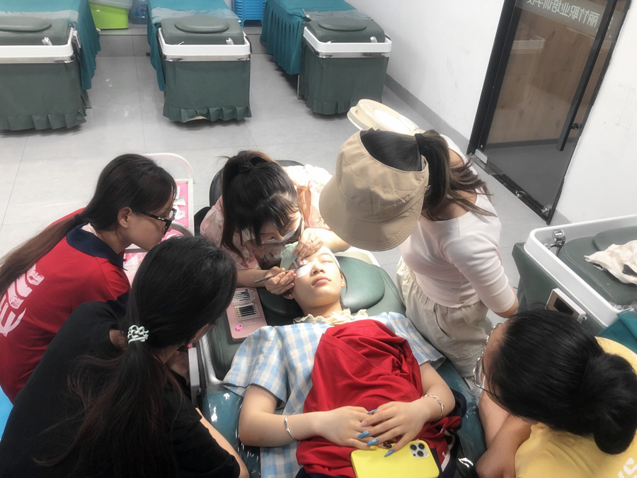 讓美睫保持時(shí)間長(zhǎng)的技巧，學(xué)美睫從零開(kāi)始