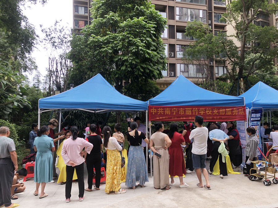 廣西美發(fā)活動(dòng)公益來(lái)到愛(ài)琴海社區(qū)