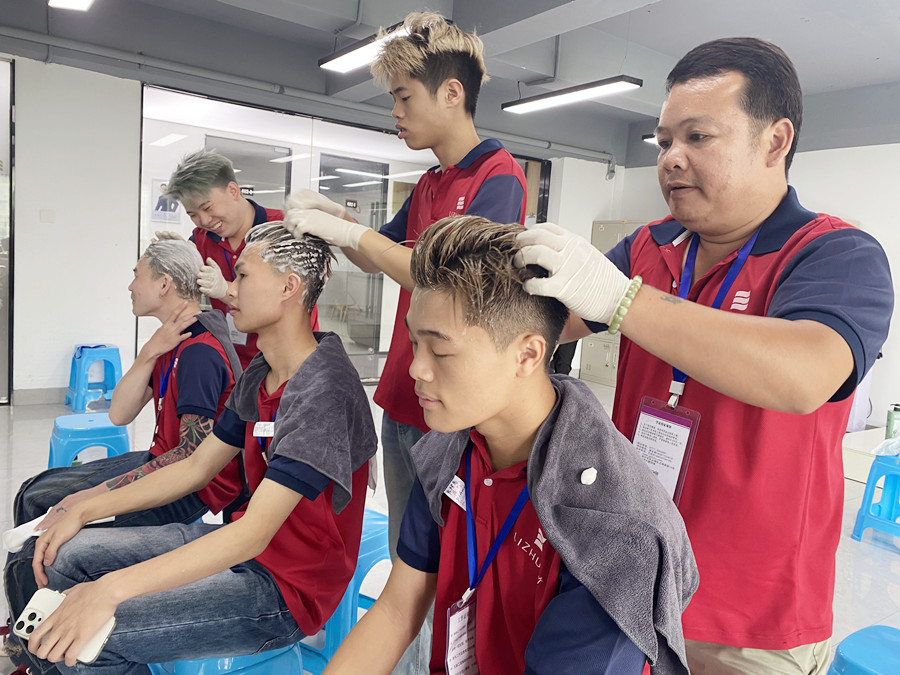 南寧洗頭培訓(xùn)：中式洗頭如何快速氣泡？