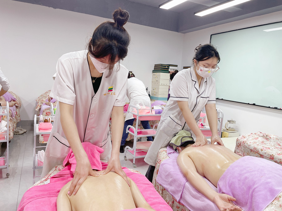 推背時如何發(fā)力？南寧美容美體教程