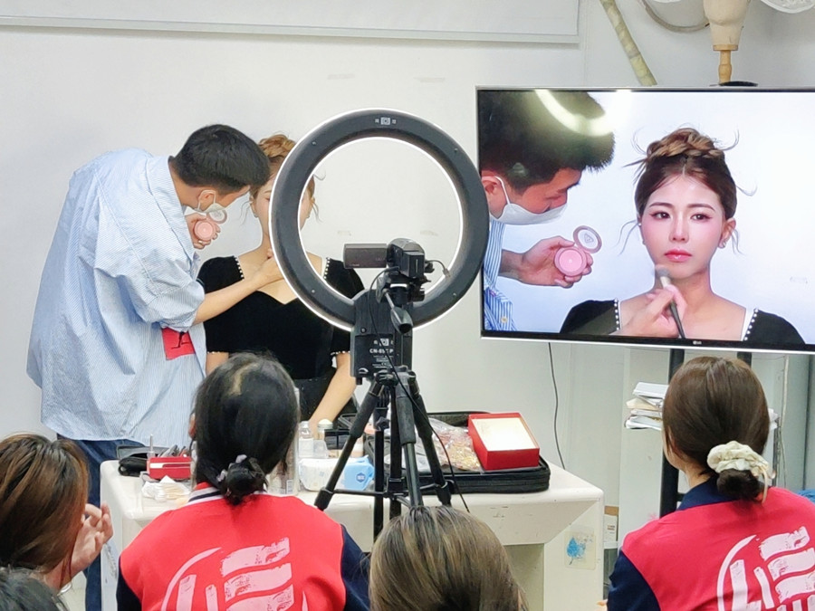 如何畫(huà)好千金妝？南寧學(xué)化妝到哪去？