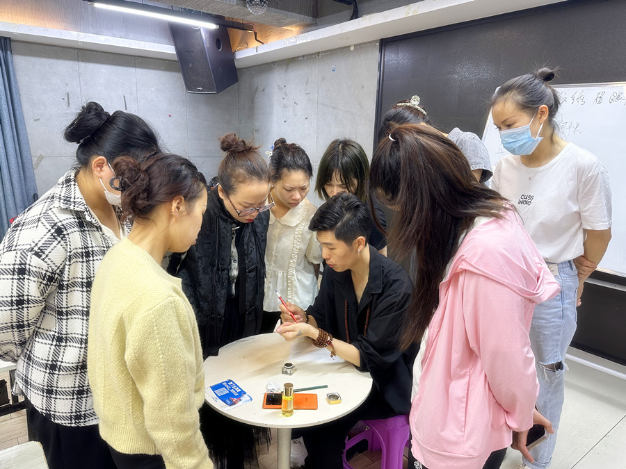 薄唇和厚唇的調(diào)整方法，廣西紋繡進修深造培訓(xùn)?