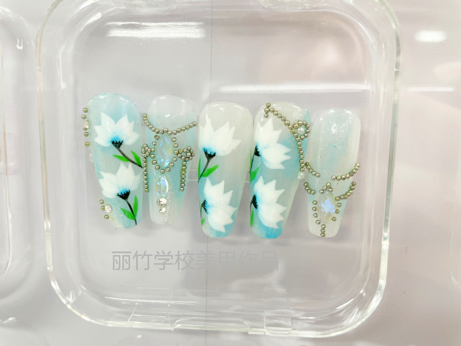 手繪花朵珠鏈美甲，南寧美甲進(jìn)修深造