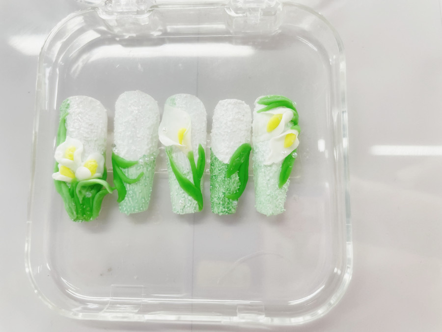 石膏微雕郁金香美甲，0基礎(chǔ)學(xué)美甲作品