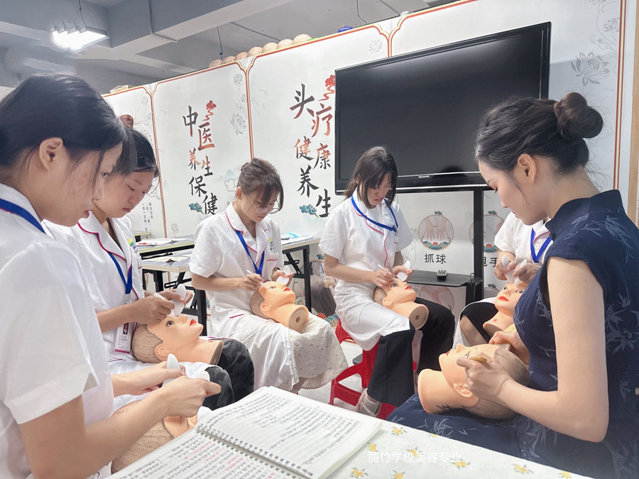 南寧美容健康：為什么推薦女生學(xué)美容？