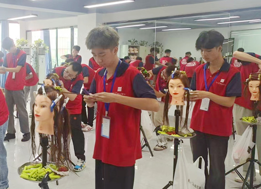 廣西學(xué)美發(fā)有前途嗎？廣西美發(fā)發(fā)展前景