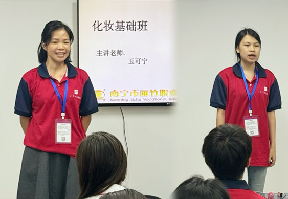 化妝新生自我介紹，廣西化妝課堂日常