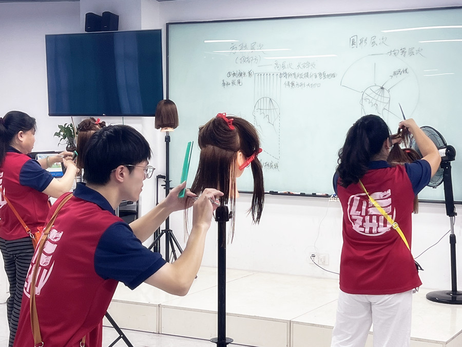 圓形層次修剪是什么？廣西美發(fā)造型學(xué)校為你解答