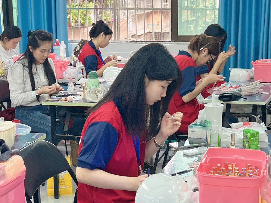 廣西美甲學(xué)習(xí)日常，到處都是歡聲笑語