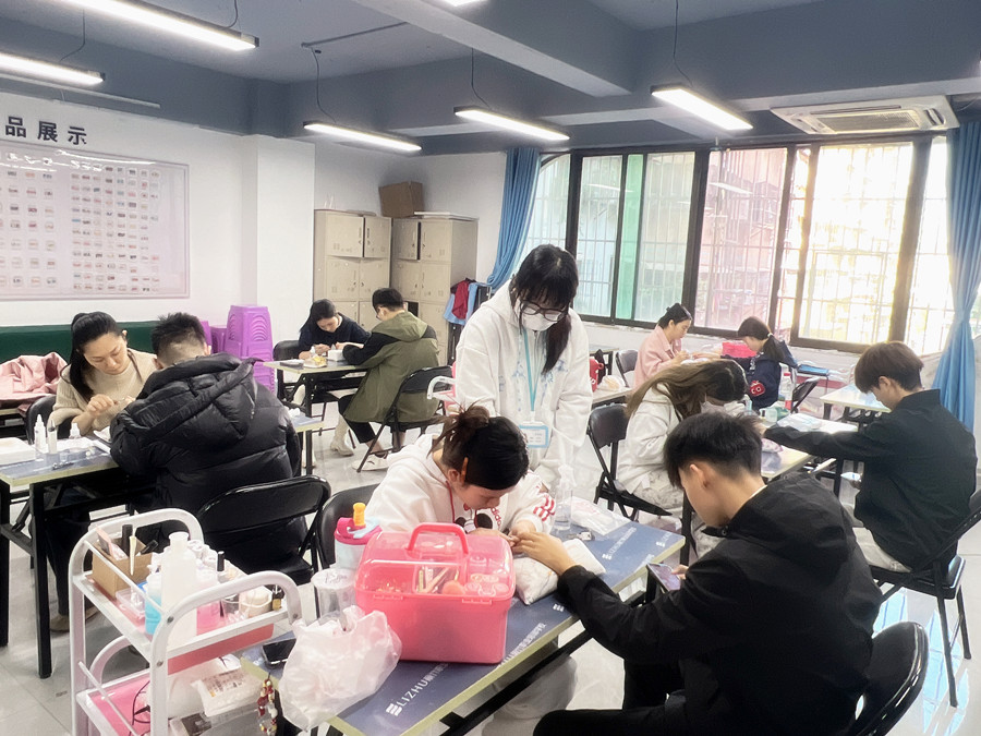 傳統(tǒng)美甲前置處理，南寧美甲專業(yè)教學(xué)講解