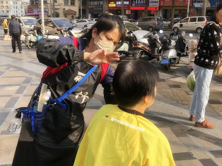 南寧剪發(fā)培訓(xùn)：新手如何挑選美發(fā)剪刀？