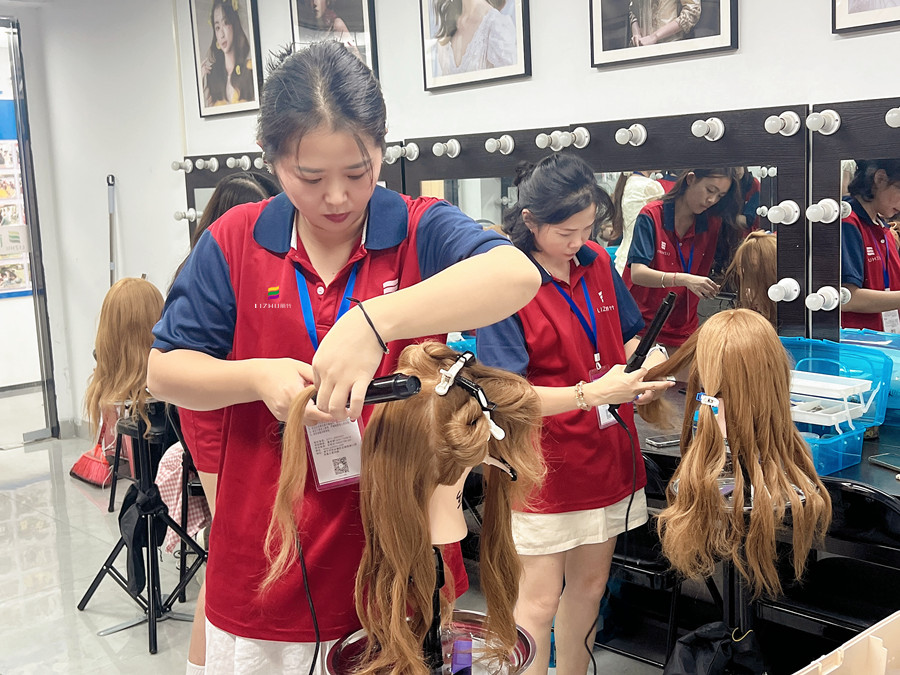 卷發(fā)護(hù)理技巧，廣西燙染技術(shù)學(xué)校課程