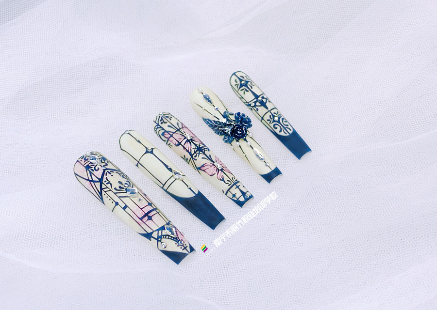 手繪窗花美甲，南寧美甲設(shè)計(jì)專業(yè)作品