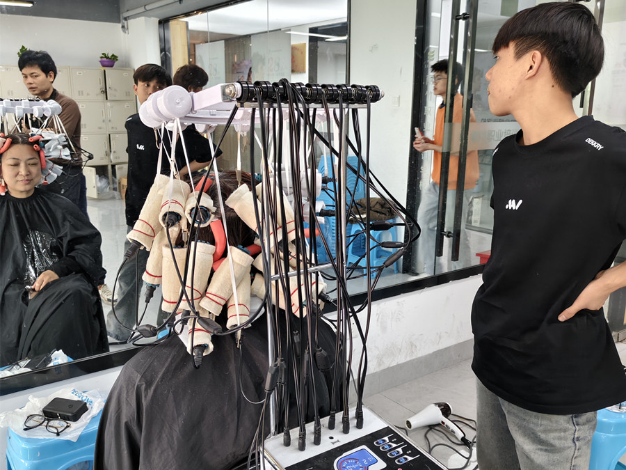 專業(yè)燙發(fā)的前后對比，南寧美發(fā)燙染實訓課堂