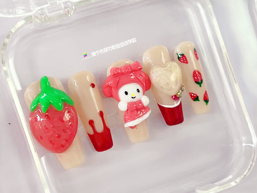 雕花卡通美甲，南寧美甲進修培訓作品