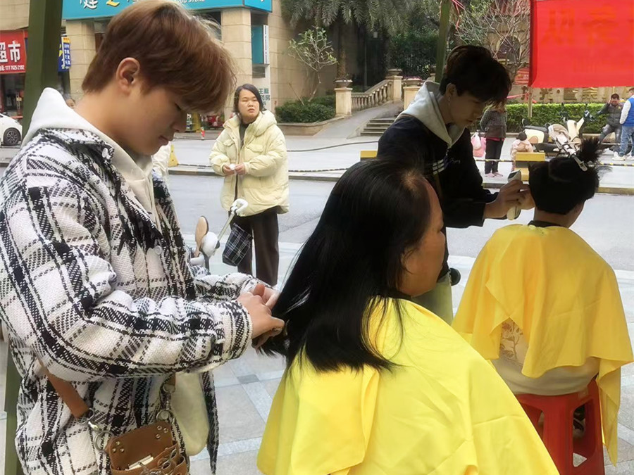 新手剪女士中長發(fā)核心技巧，南寧美發(fā)造型學(xué)校分享