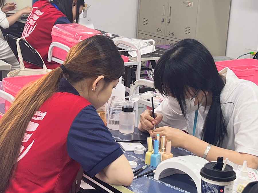 南寧美甲學(xué)習(xí)：零基礎(chǔ)學(xué)美甲無從下手？